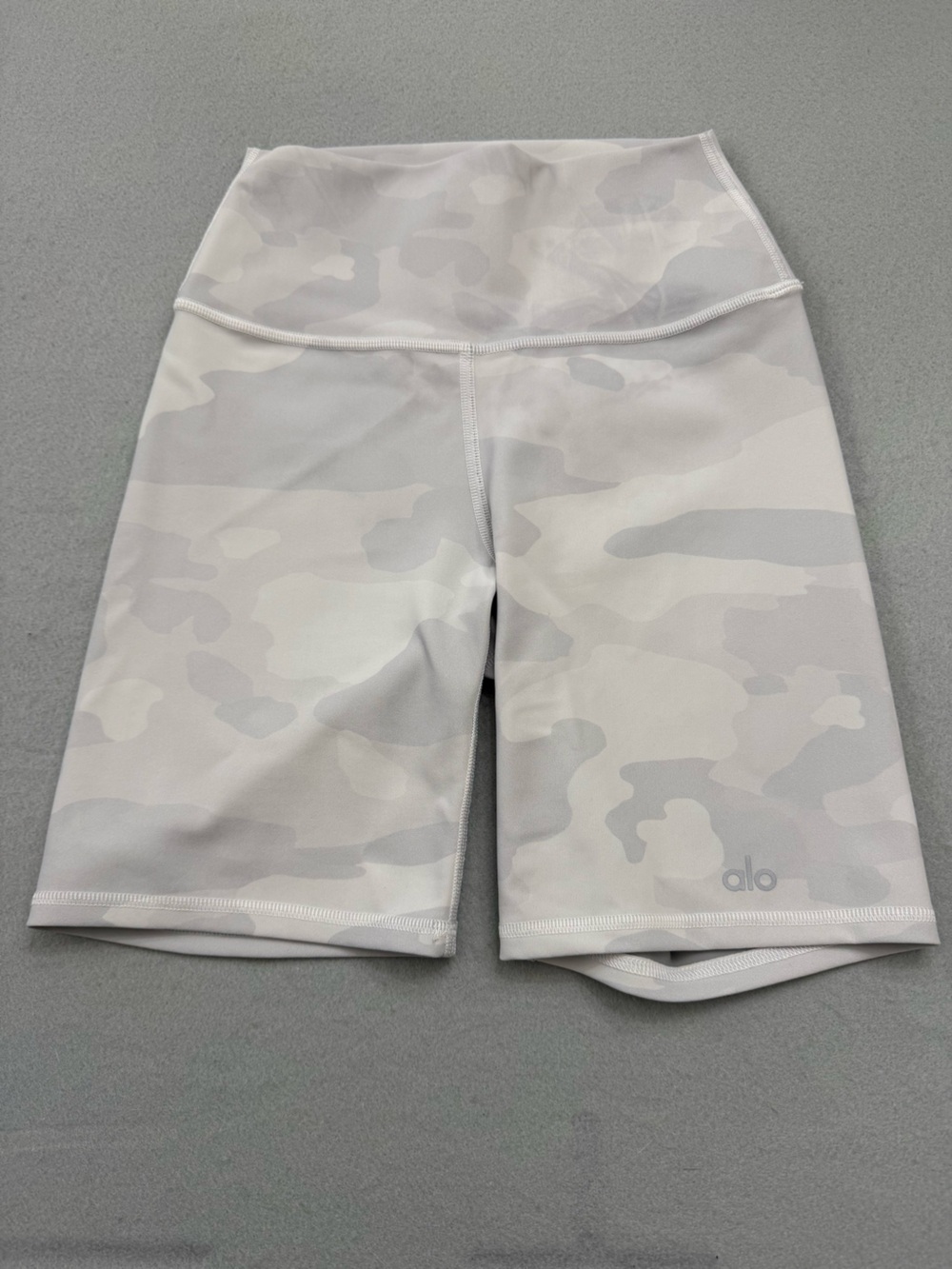 ALO Yoga Men’s Gray Camo Athletic Shorts